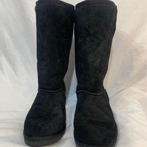 WOMANS boots. (Firefly brand) size 8. Black. Tall boots. New condition.